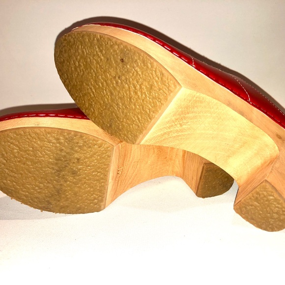 Red Cape Clogs - Picture 7 of 8